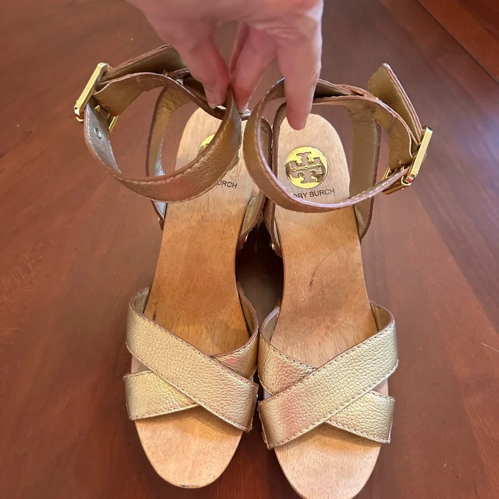 Tory Burch Gold Ridley Sandal with Wood Platform EUC - Picture 5 of 7